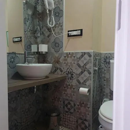 Central City Genova בית הארחה